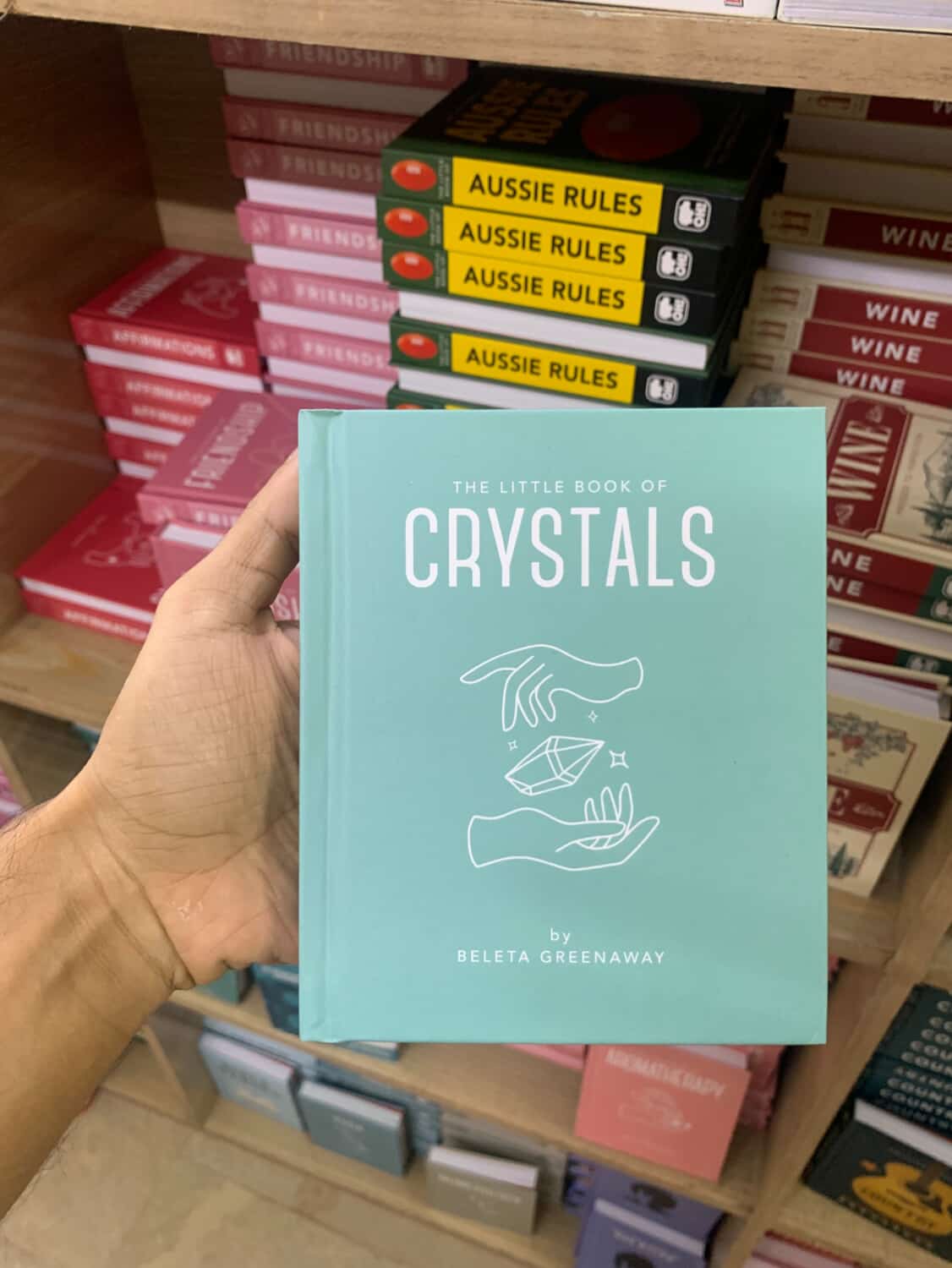The Little Book of Crystals: An Inspiring Introduction to Everything you need to Know to Enhance your Life using Crystals (The Little Books of Mind, Body & Spirit, 1)