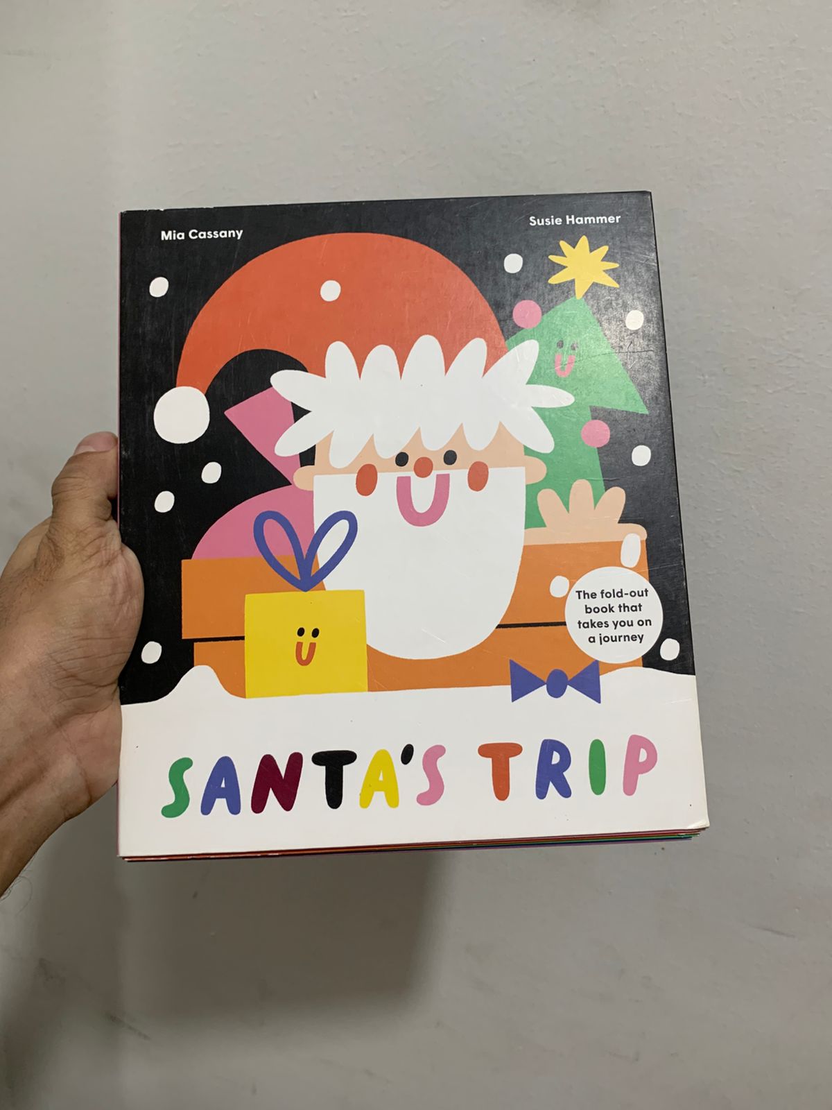 Santa’s Trip: The Fold-Out Book That Takes You on a Journey