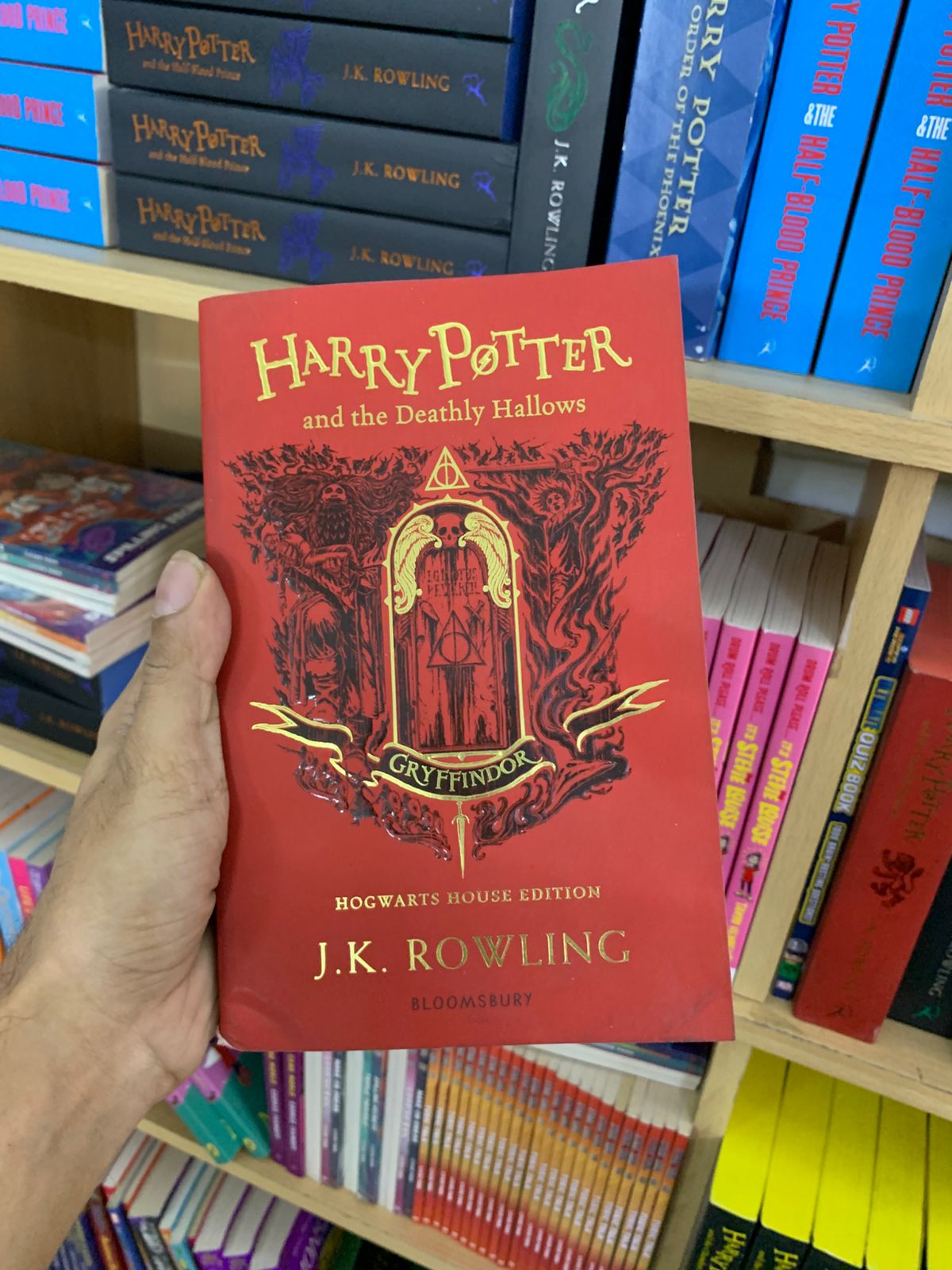 Harry Potter and the Deathly Hallows - Gryffindor Edition (Original Imported Edition)