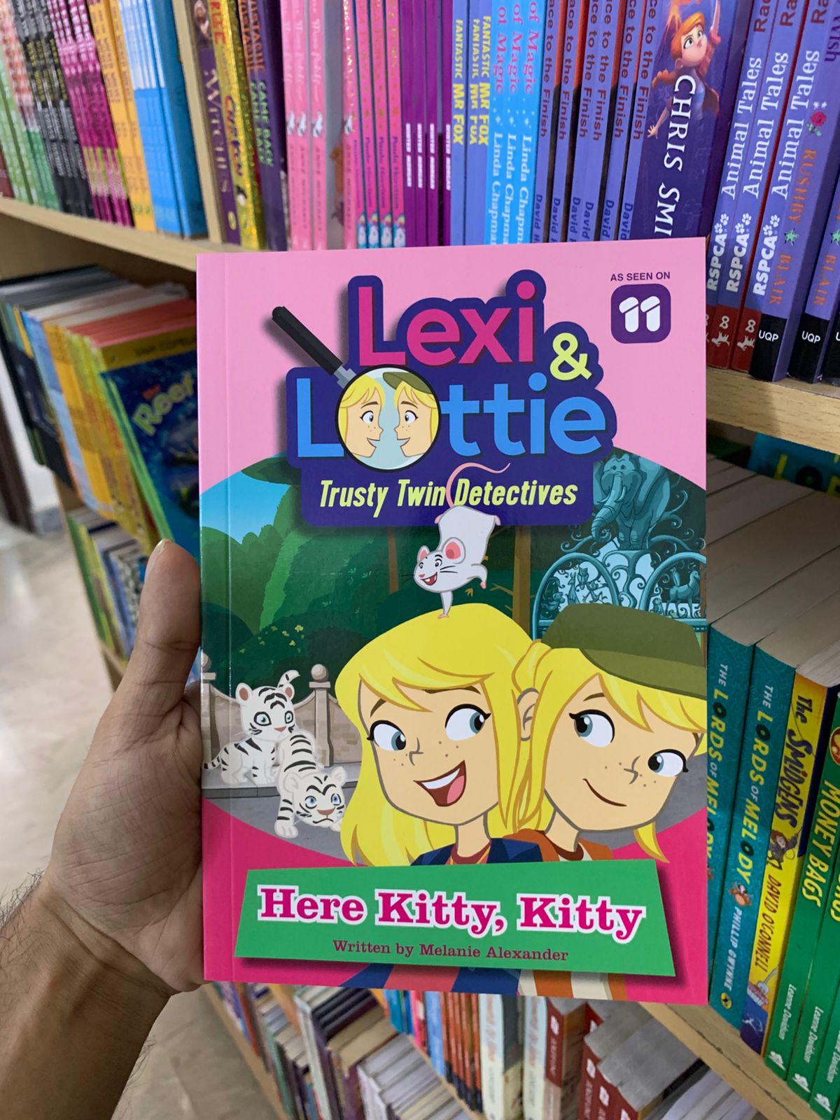 Lexi & Lottie - Trusty Twin Detectives (Original Edition) Booklify