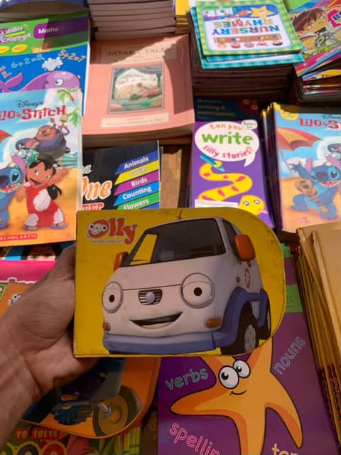 Olly the little white van (Original edition) Booklify