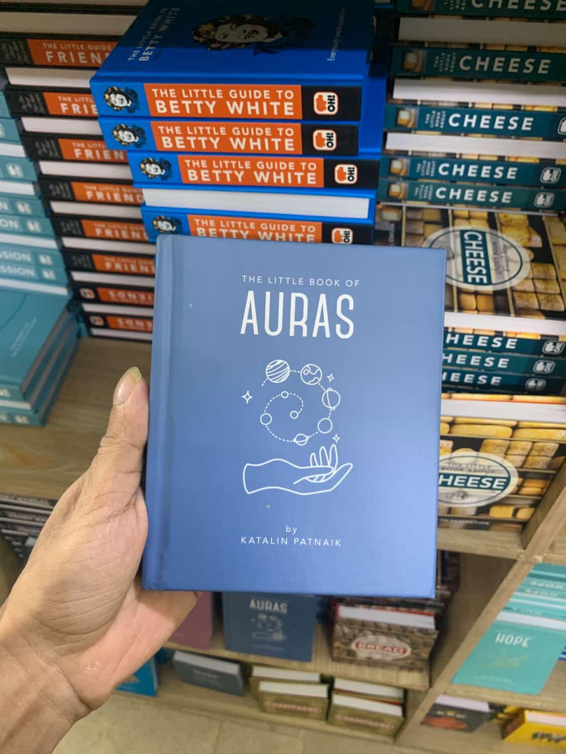 The Little Book of Auras: Protect, strengthen and heal your energy fields (Little Books of Mind, Body & Spirit) Hardcover