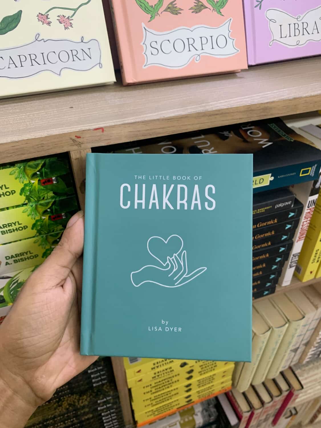 The Little Book of Chakras: Heal and Balance Your Energy Centres (Little Books of Mind, Body & Spirit)