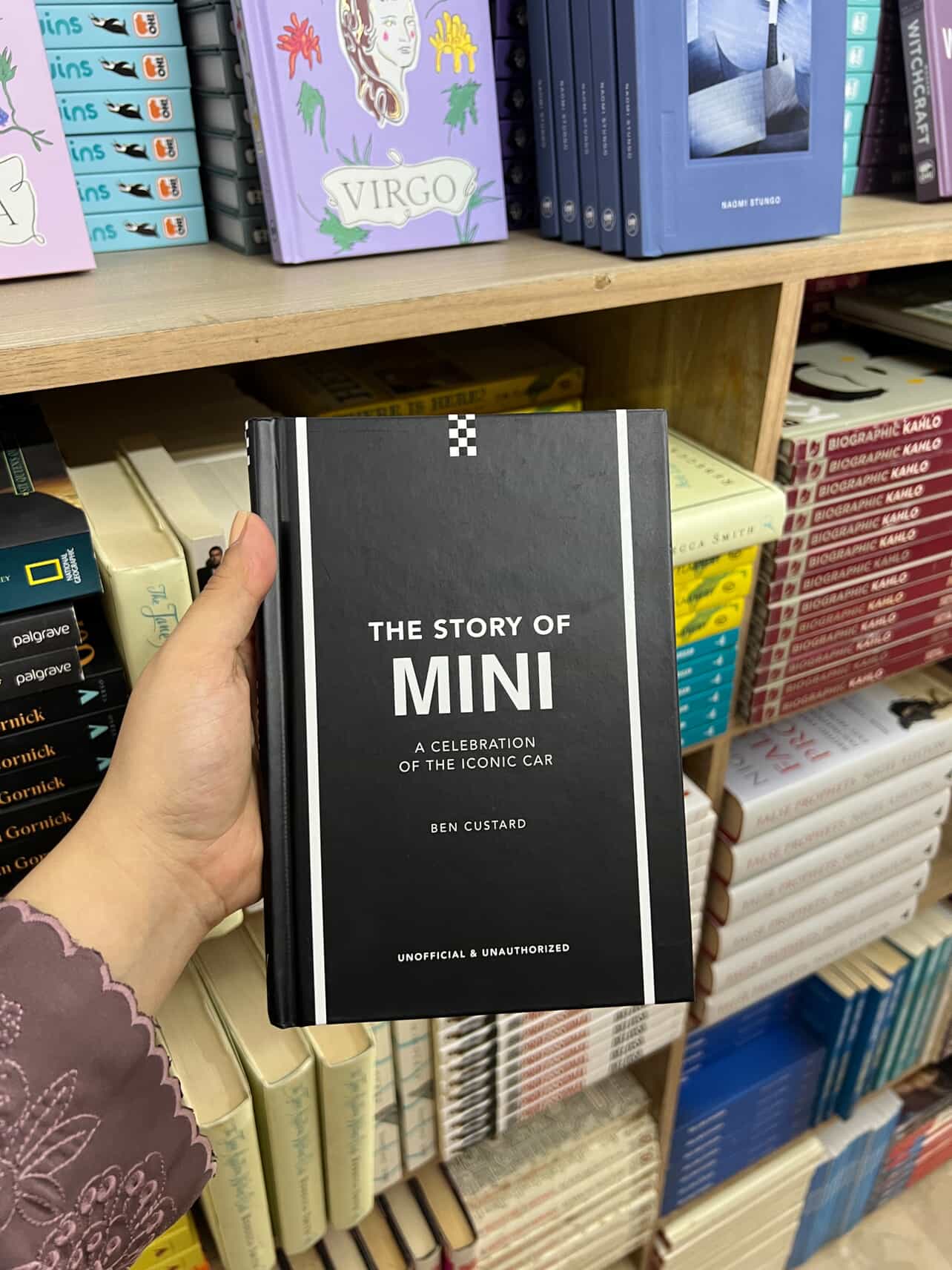 The Story of Mini: A Tribute to the Iconic Car (The Story of Cars)