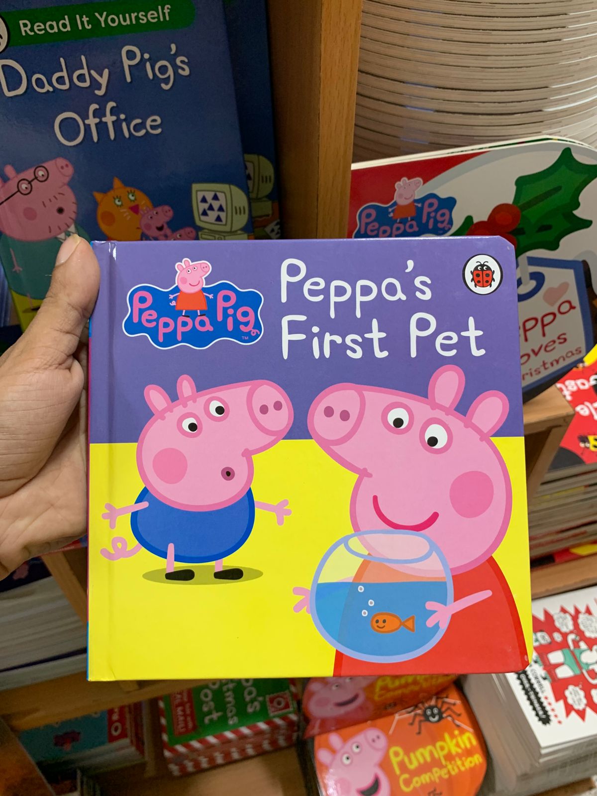 Peppa Pig: Peppa's First Pet (Original Edition) Booklify